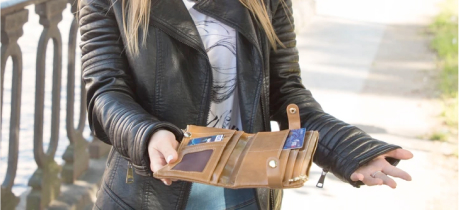 С долгами не жить